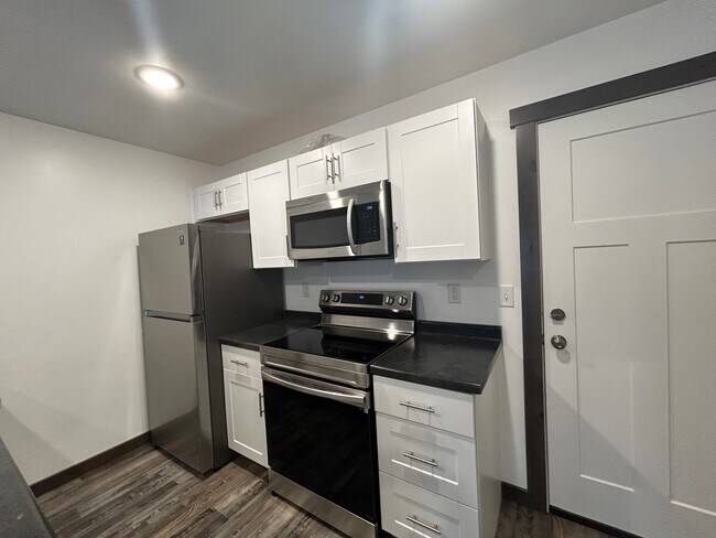 Building Photo - 89 Village Dr