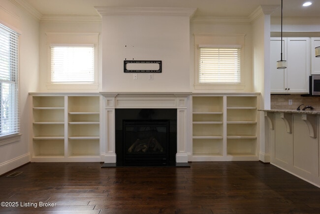 Building Photo - 10711 Impatiens St