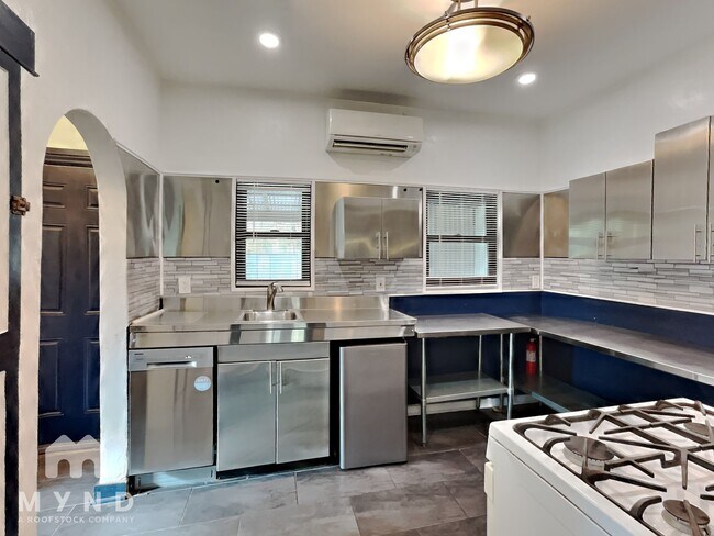 Building Photo - 312 E 19th St