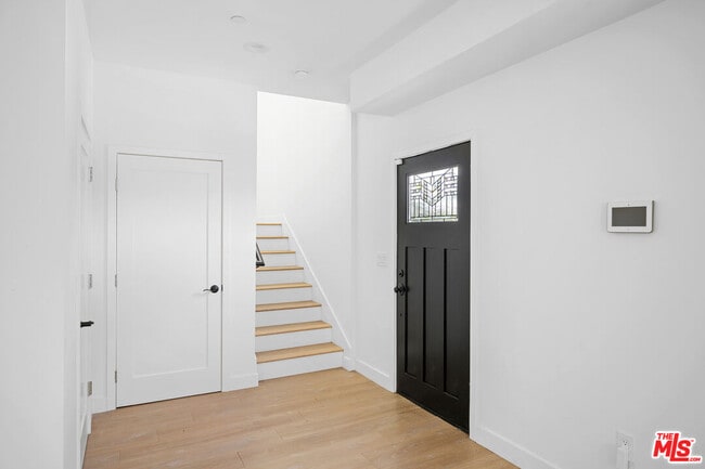 Building Photo - 5826 Craner Ave