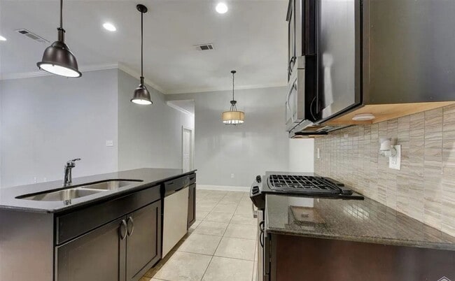 Building Photo - 7853 Seville Ct