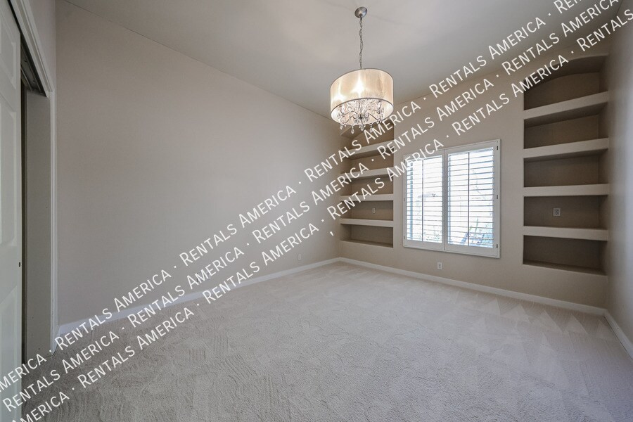 Building Photo - 3525 E Equestrian Trail