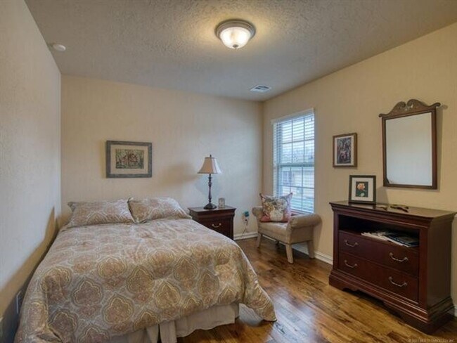 Building Photo - 10724 Masters Cir