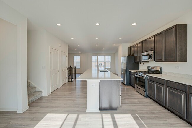 Building Photo - 2945 Showplace Dr
