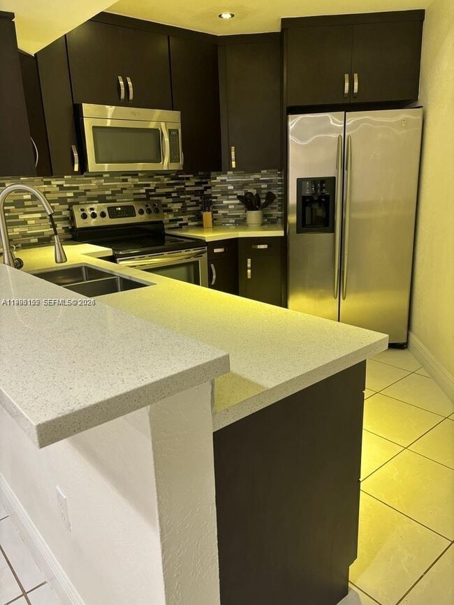 Building Photo - 9403 Fontainebleau Blvd