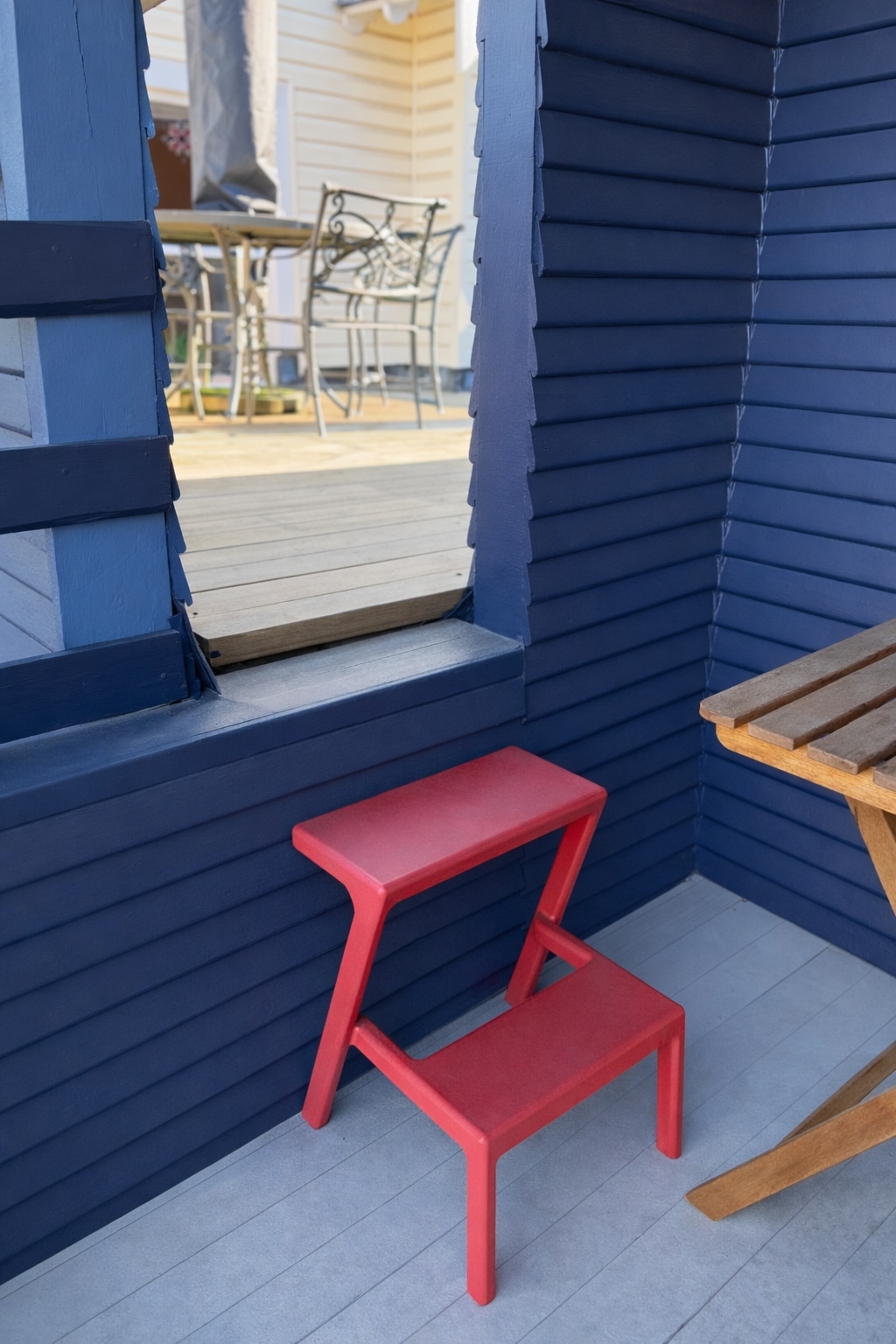 Let's go to the deck! - 604 NE Shaver St