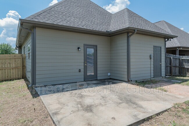 Building Photo - 1020 Washington Dr