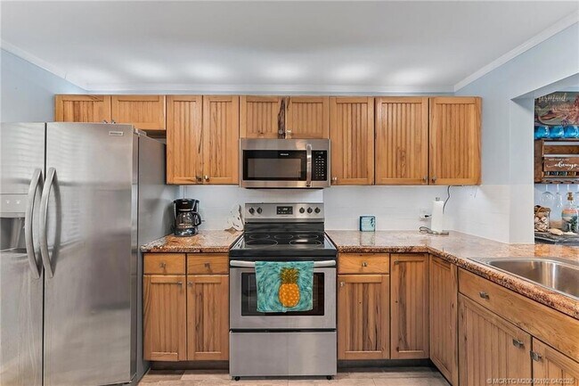 Building Photo - 7370 S Ocean Dr