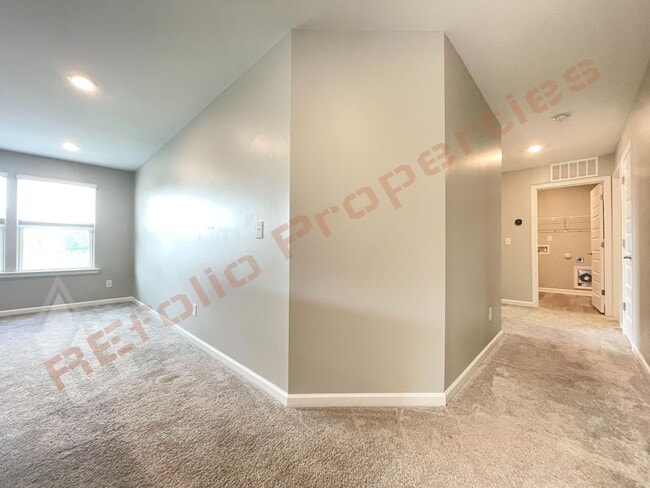 Building Photo - 176 Potomac River St