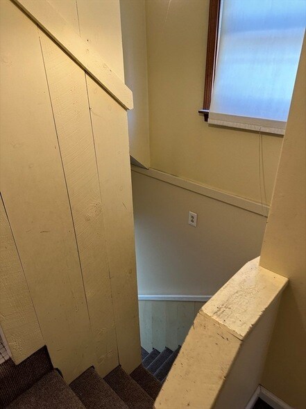 Building Photo - 22 Roundy St