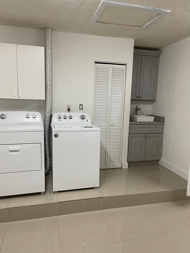 Building Photo - 18800 NW 84th Ave