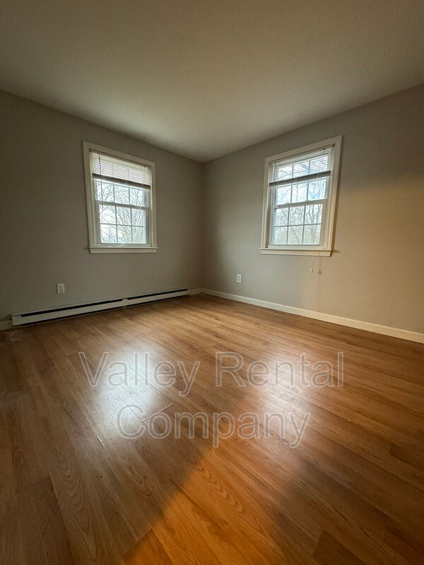 Building Photo - 87 S Silver Ln