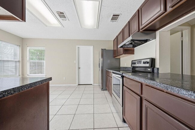 Building Photo - 1109 Bradbury Ln