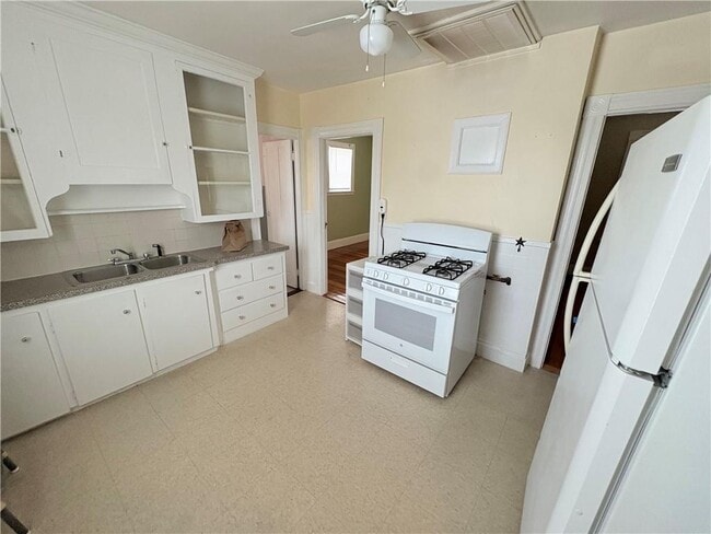 Building Photo - 293 Sutton Ave