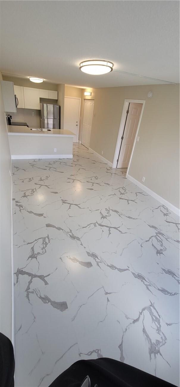 Building Photo - 2771 Riverside Dr