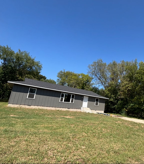 Building Photo - 407 W Adler Ave