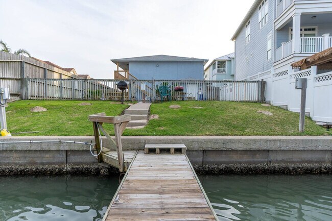 Building Photo - 14898 Granada Dr