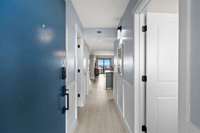Building Photo - Sea Mark Tower – 3BR Ocean-View Condo