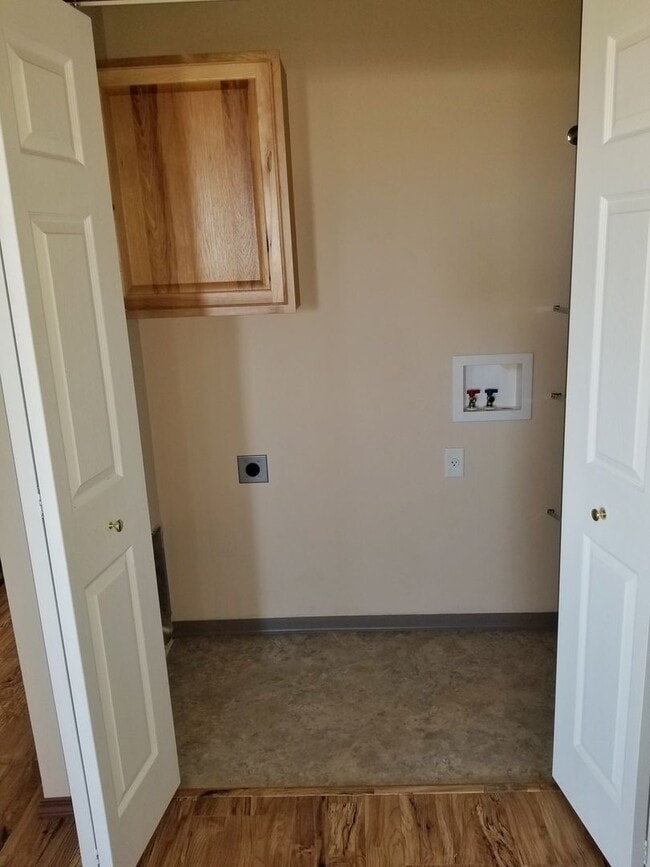 Building Photo - Newer 2 Bedroom 1 Bathroom with a View