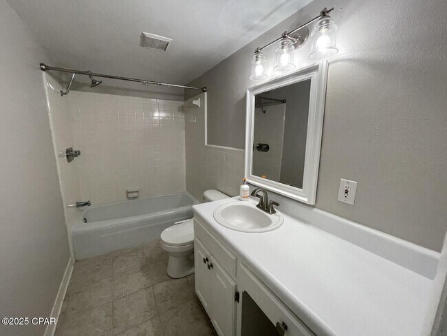 Building Photo - 2100 W Beach Dr