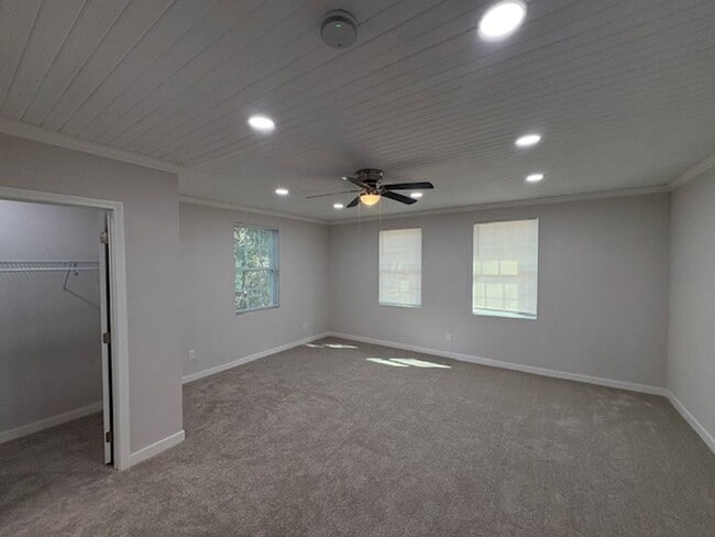 Building Photo - 118 Czar Ln