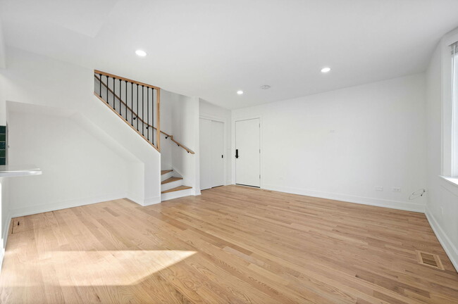 Building Photo - 2069 N Larrabee St