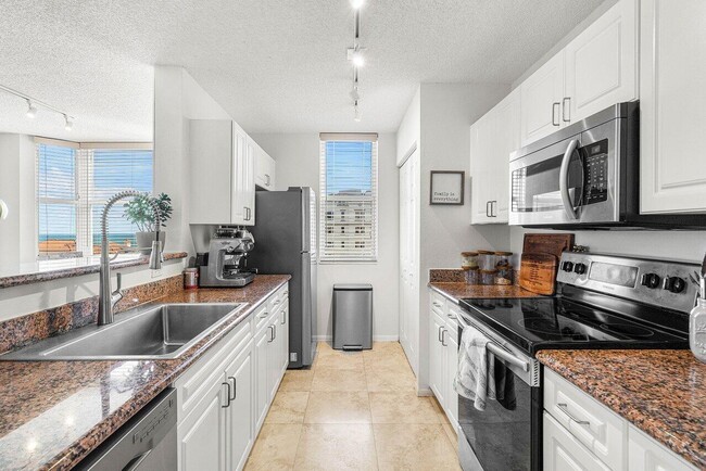 Building Photo - 3594 S Ocean Blvd