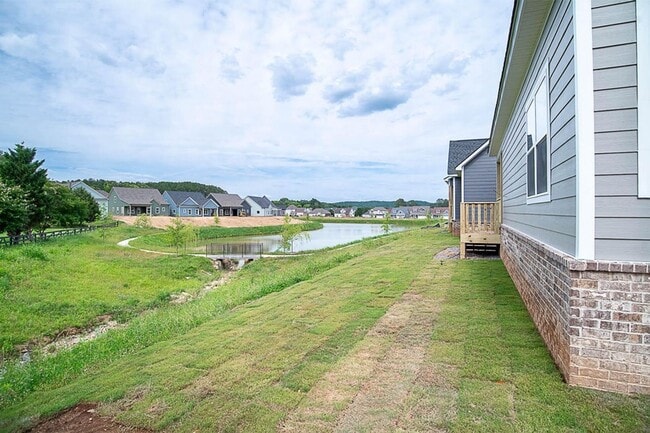 Building Photo - Beautiful 3 Bed, 2.5 Bath, 2 Car Garage - Community Pool & Walking Trail!