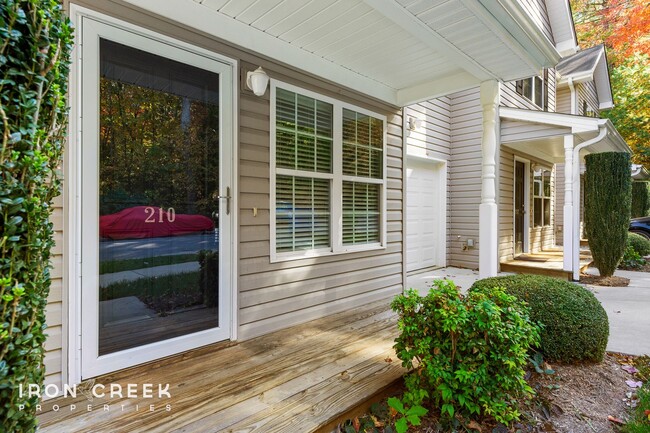 Building Photo - Cozy Three-Bedroom Townhome in South Ashev...