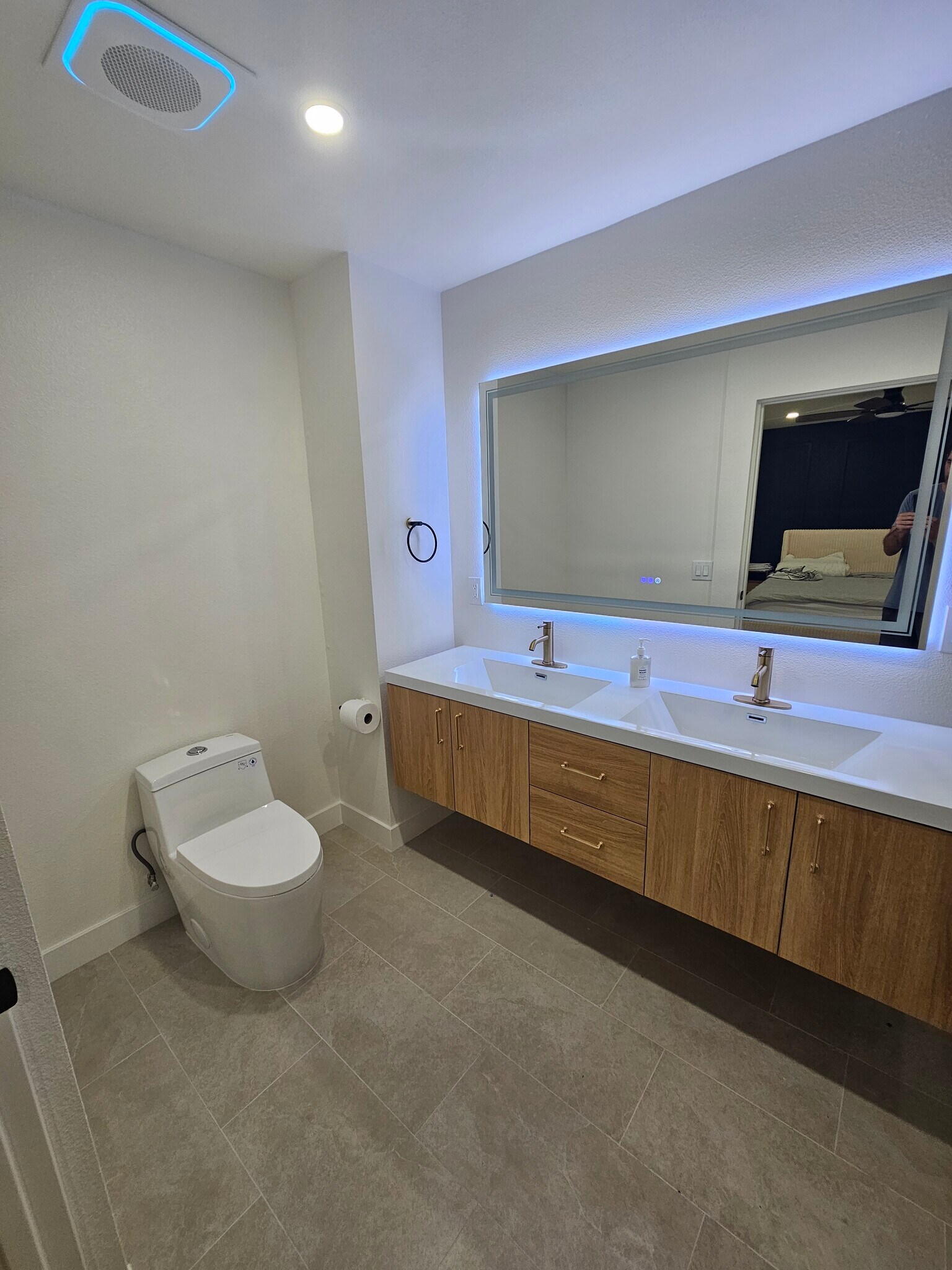 Building Photo - 266 E Via Escuela