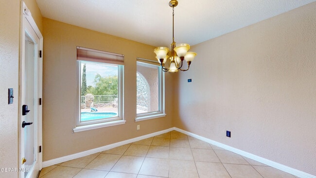 Building Photo - 801 Claravista Ln