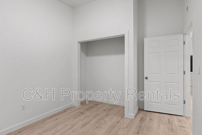 Building Photo - 218 Reda Ln
