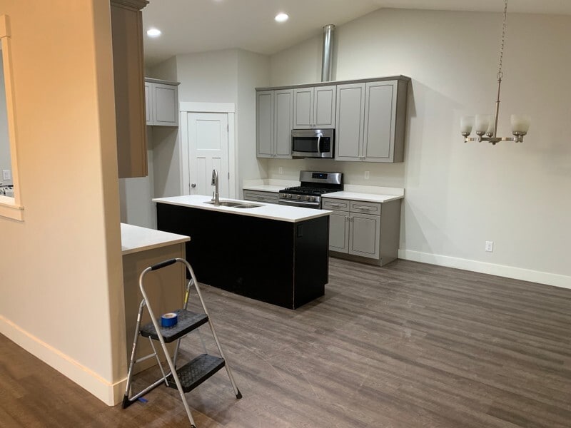 Building Photo - 19 W 800 N