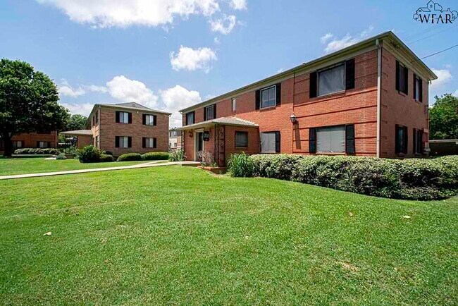 Building Photo - 2104 Virginia Dr