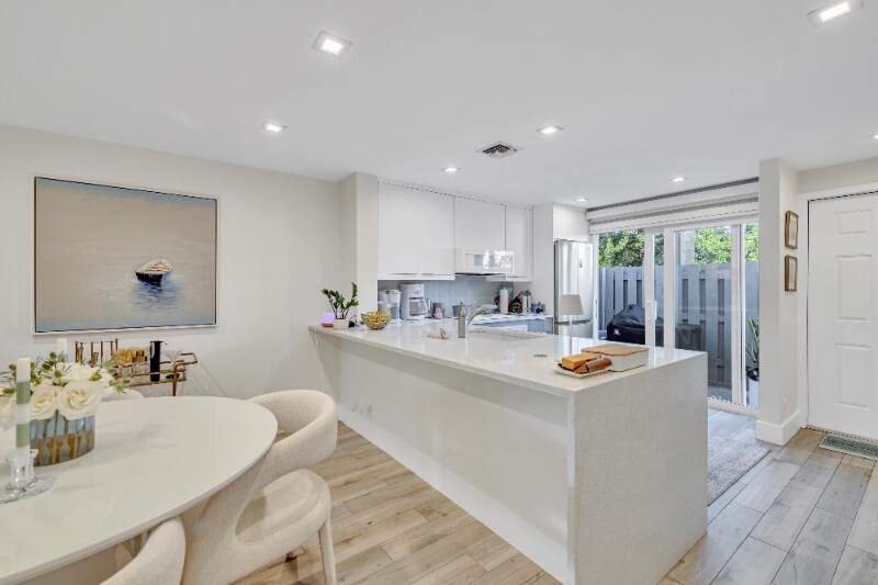 Building Photo - 1991 NE 15th Ave