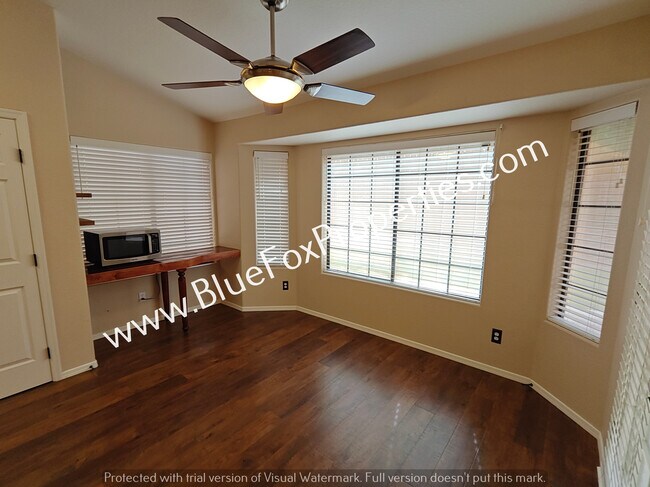 Building Photo - 1560 E Sonoran Desert Dr