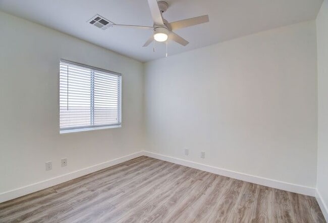 Building Photo - Great home with 4 bedrooms, 2.5 baths. New Floors Paint and Countertops.