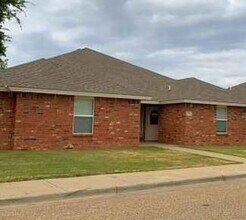 Building Photo - Available June 2026! 3 bed 3 bath 2 car garage