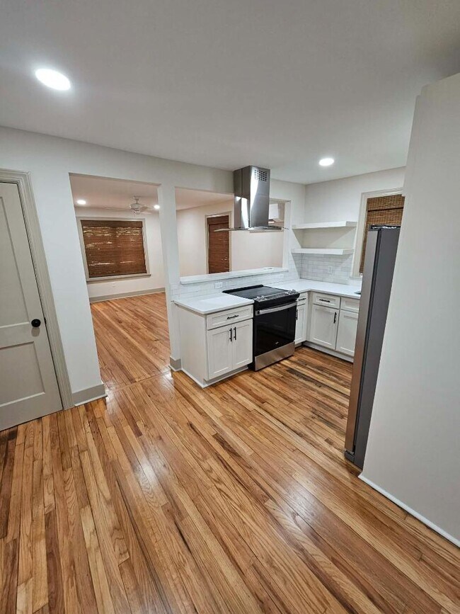 Building Photo - 152 E Orange St