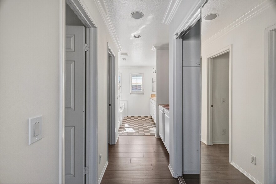 Building Photo - 1757 E Flora St