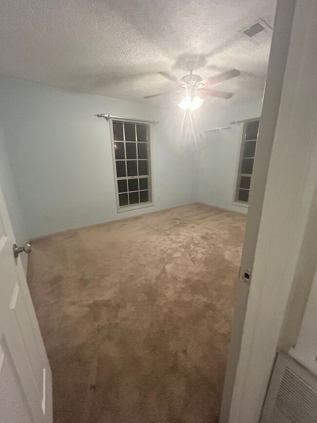 Building Photo - House For Rent | Sulphur