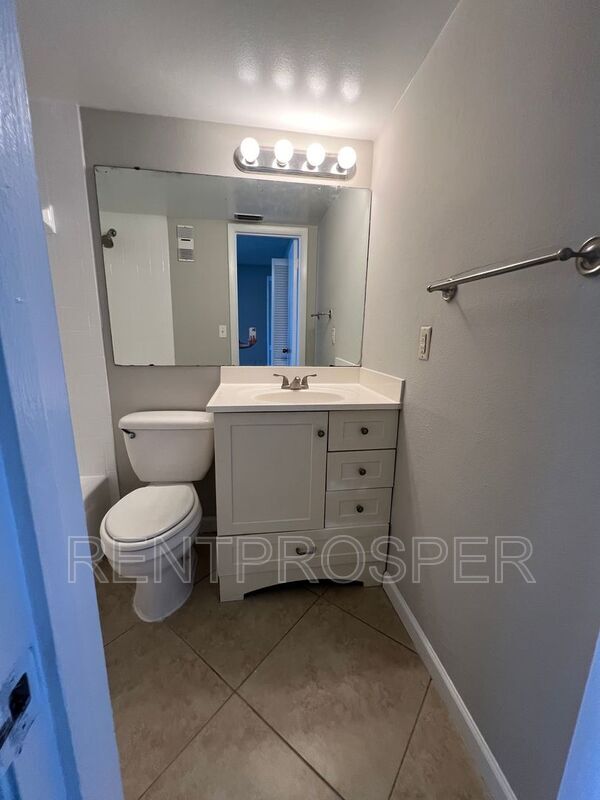 Building Photo - 6075 Village Cir