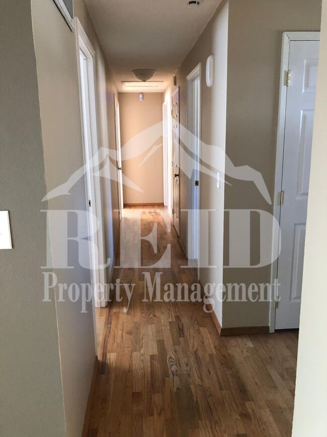 Building Photo - Central Kitsap Rambler 3 Bed 1.5 Bath 2 car garage