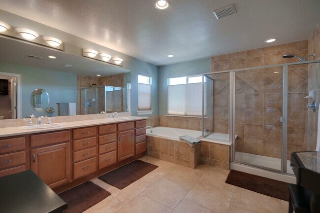 Building Photo - 2809 Eagle Dr