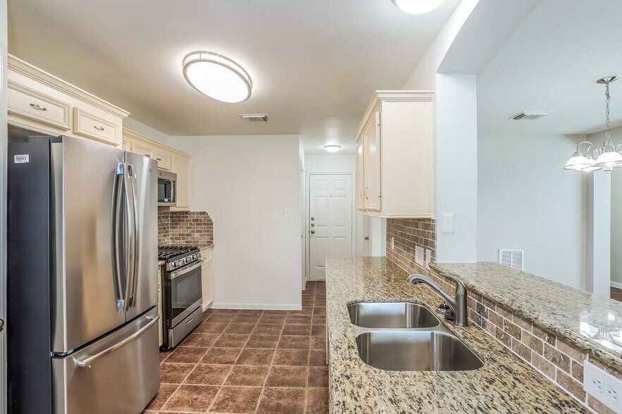 Building Photo - 8238 Fuqua Gardens Dr