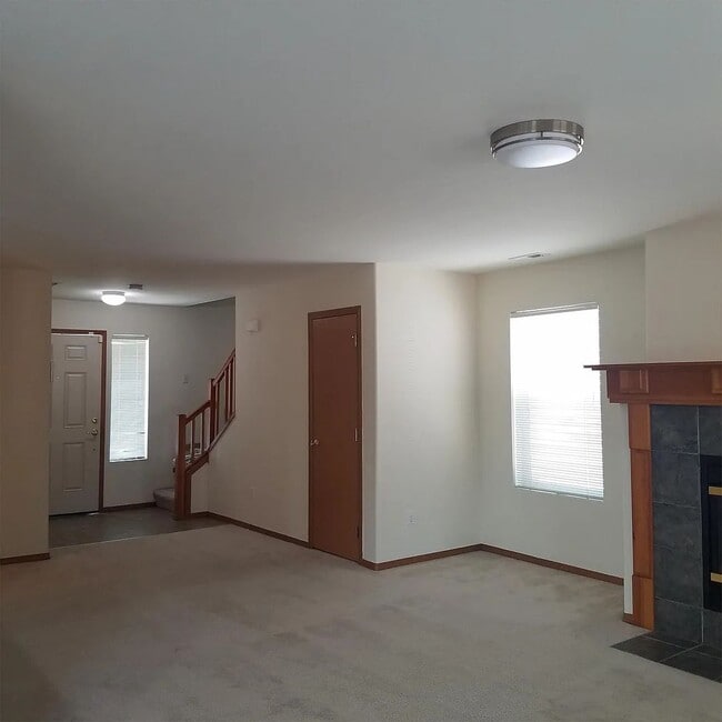 Building Photo - Beautiful 3 bed 2.5 ba house in highly desirable Liberty Ridge neighborhood