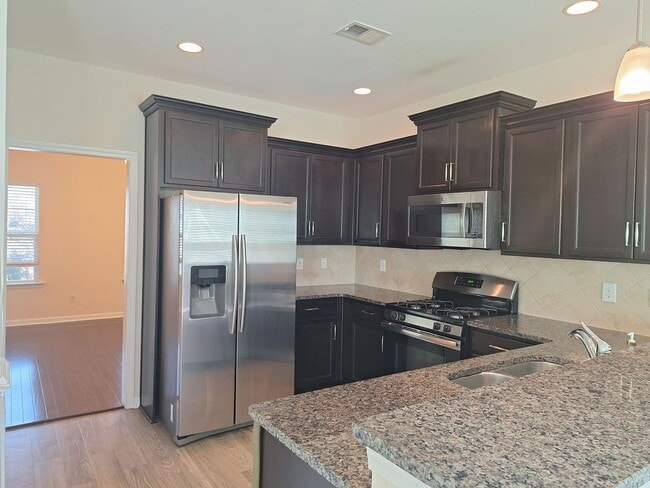 Building Photo - Superb Home Located in the Catawba Hills Neighborhood!