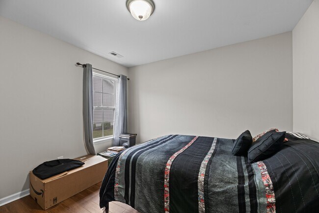 Building Photo - 211 Lynden Ln