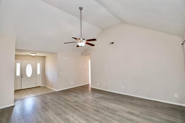 Building Photo - 2605 Turningleaf Ln