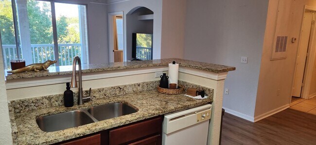 Building Photo - 2801 Chancellorsville Dr